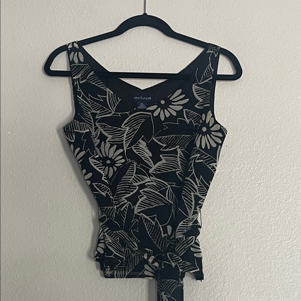 Ann Taylor Silk Tank Top Hidden Side Zipper, Black and Cream Floral, Size 6